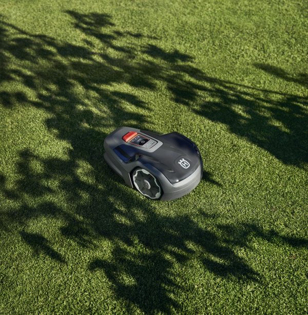 Husqvarna Automower® Aspire™ R4 with installation kit - Image 3