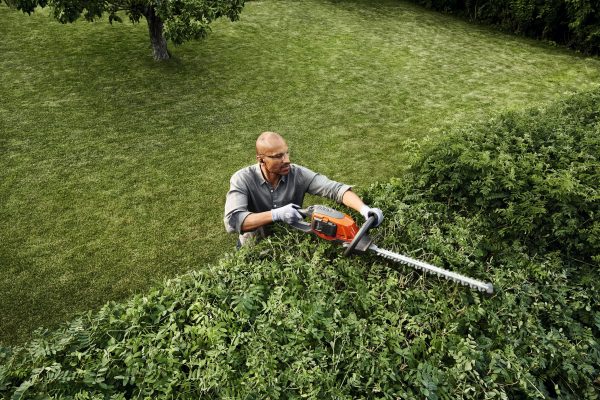HUSQVARNA 215iHD45 with battery and charger - Image 4