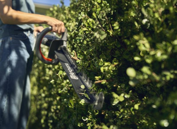 Husqvarna Aspire™ Hedge Trimmer 18V Kit With 2.5Ah Battery and 2.5Ah Charger - Image 3