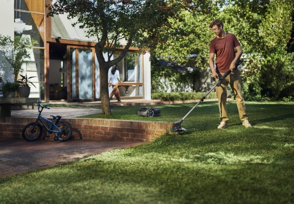 Husqvarna Aspire™ Trimmer 18V Kit With 2.5Ah Battery and 2.5Ah Charger - Image 2