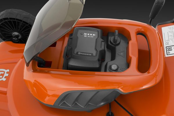 HUSQVARNA LC 142i with battery and charger - Image 2