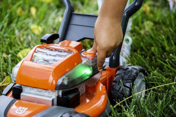 Toy Lawn Mower - Image 5