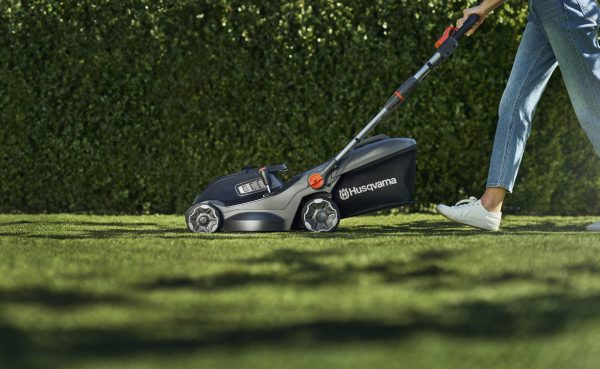 HUSQVARNA Aspire™ Lawnmower 18V 34cm Kit With 4.0Ah Battery and 2.5Ah Charger - Image 3
